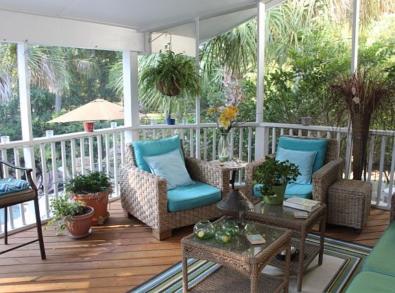 Relaxing Screened Porch