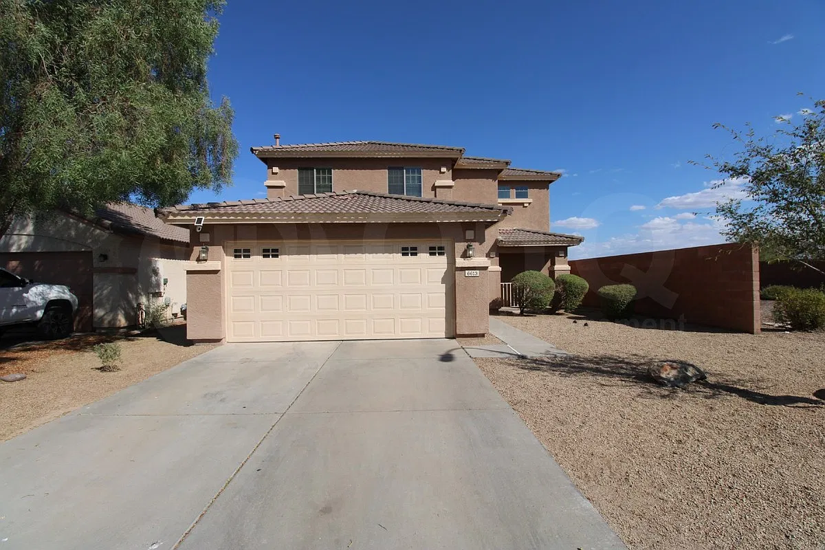 4 bed, 2.0 bath, 1712 sqft, $2,299 — Photo 2