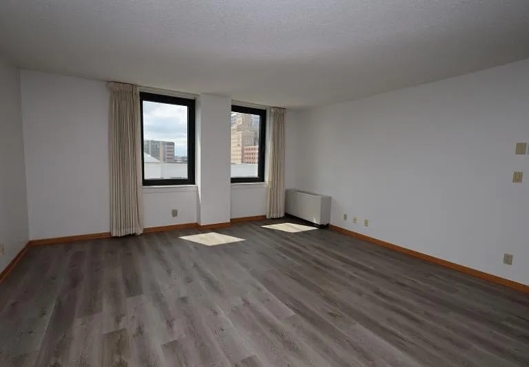 220 Broadway Ave S #911 — Photo 14