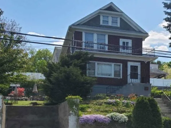 54 Gordon St, Yonkers, NY 10701