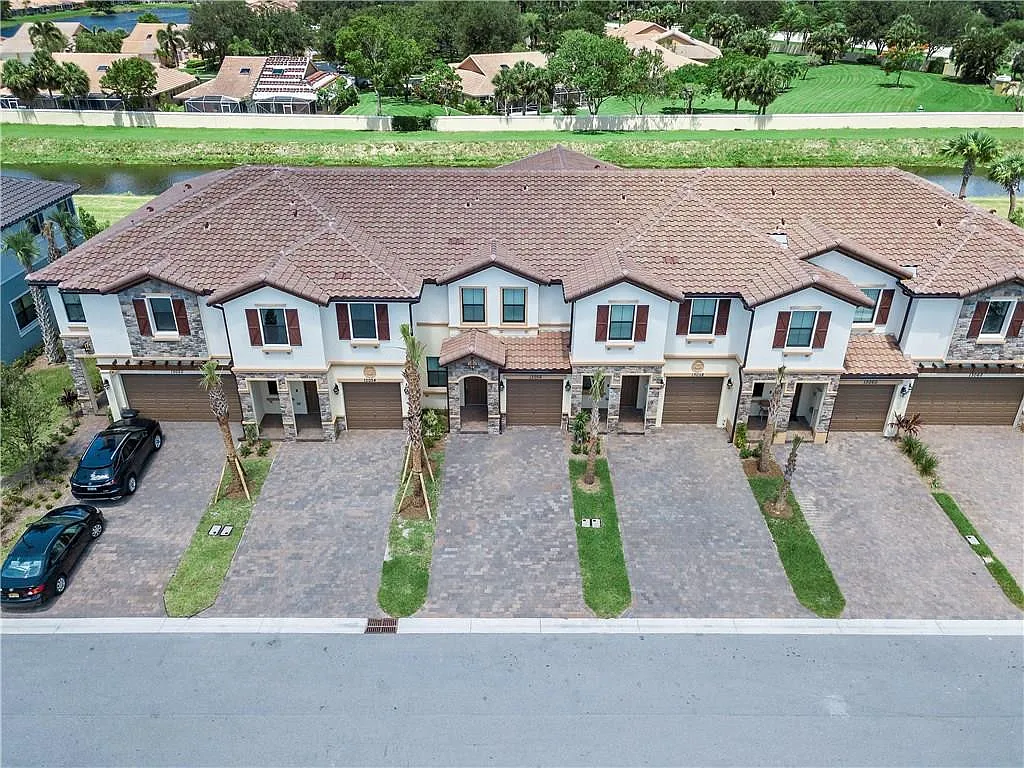 3 bed, 2.5 bath, 1755 sqft, $3,400 — Photo 3