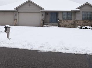 642 Elins Lake Rd SE, Cambridge, MN 55008