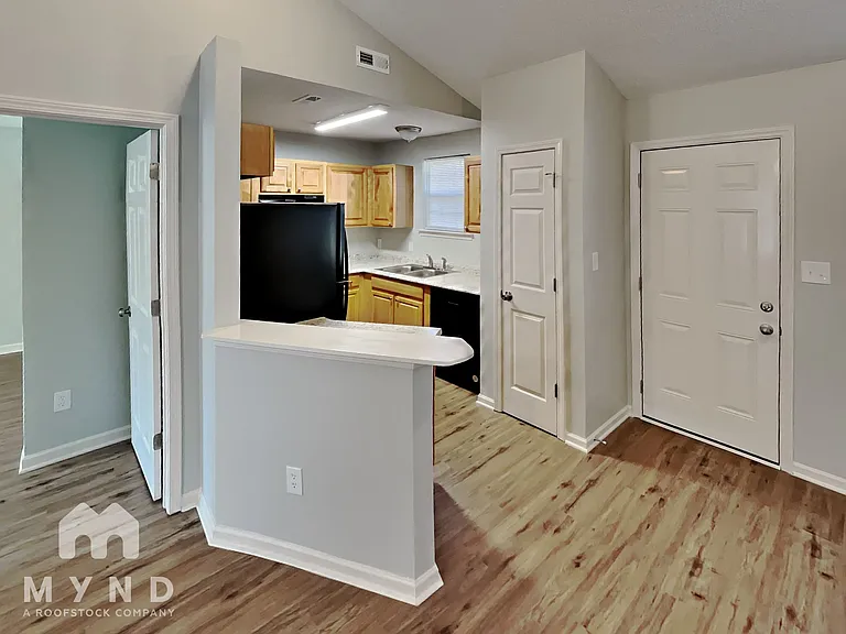 2113 Sunset Blvd — Photo 5
