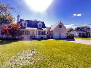 3276 Southway Dr, Sanborn, NY 14132