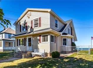 2520 Edgemere Dr, Rochester, NY 14612