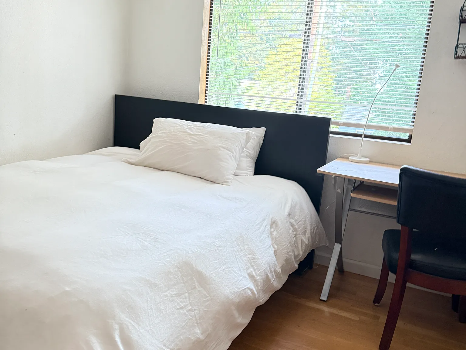 5 bed, 2600 sqft, $950 — Photo 2