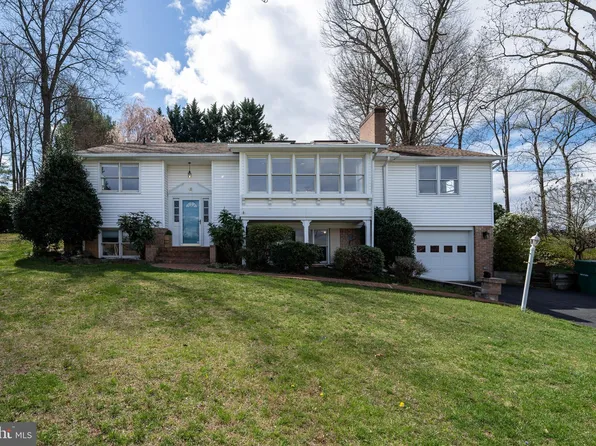 18 Canaan St, Luray, VA 22835