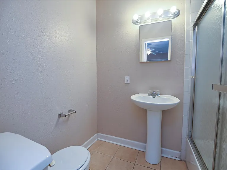 2003 McClendon St #4 — Photo 8