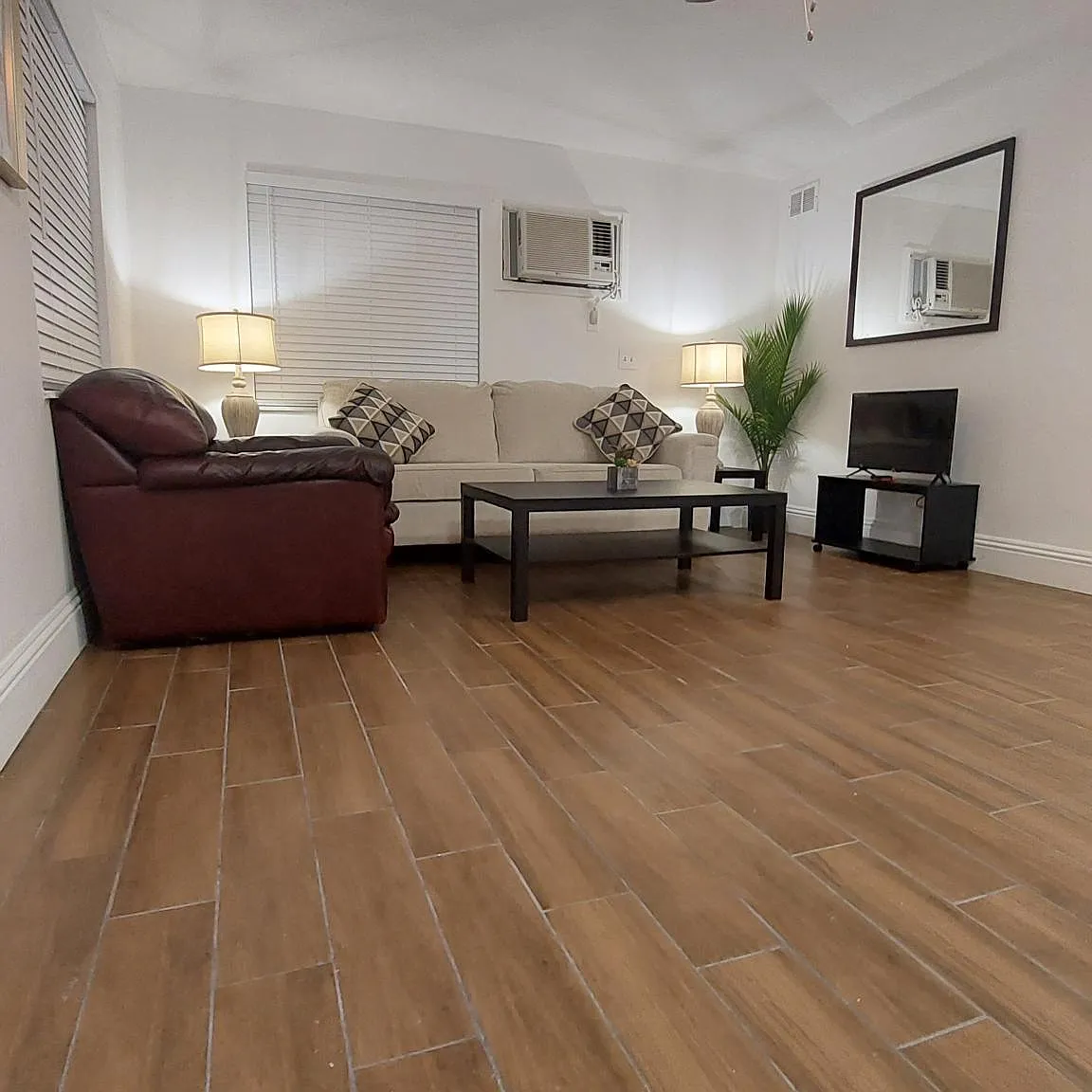 1 bed, 650 sqft, $1,700 — Photo 2