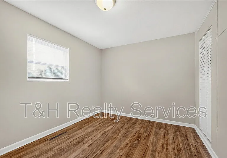 4924 Farrington Ave — Photo 17