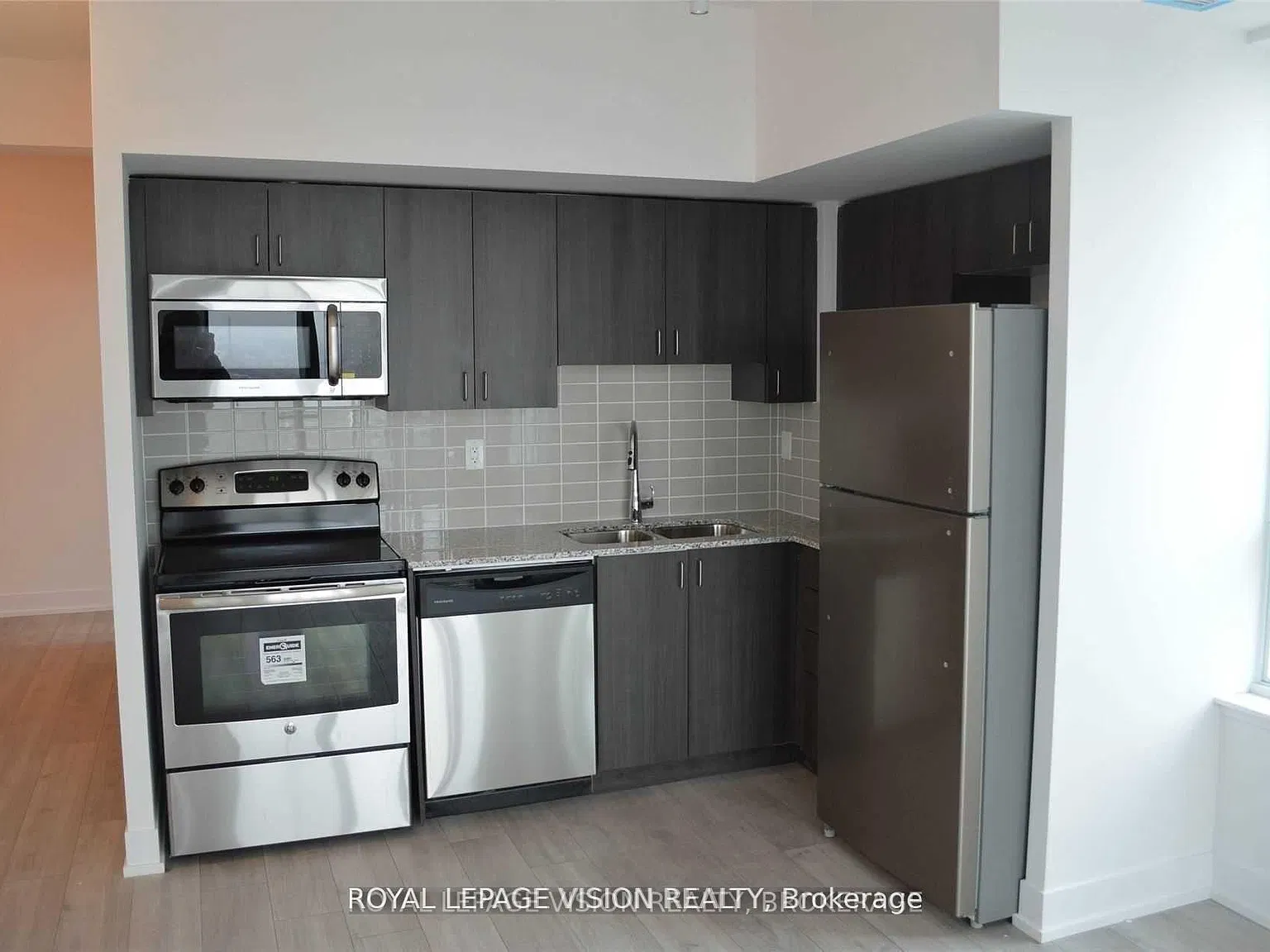 2 bed, $2,595 — Photo 4