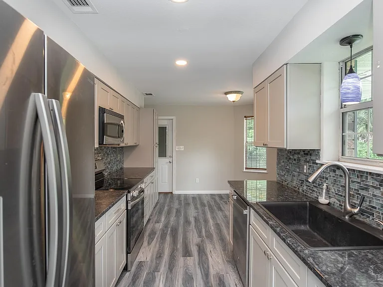 2217 N 61st Ave — Photo 5