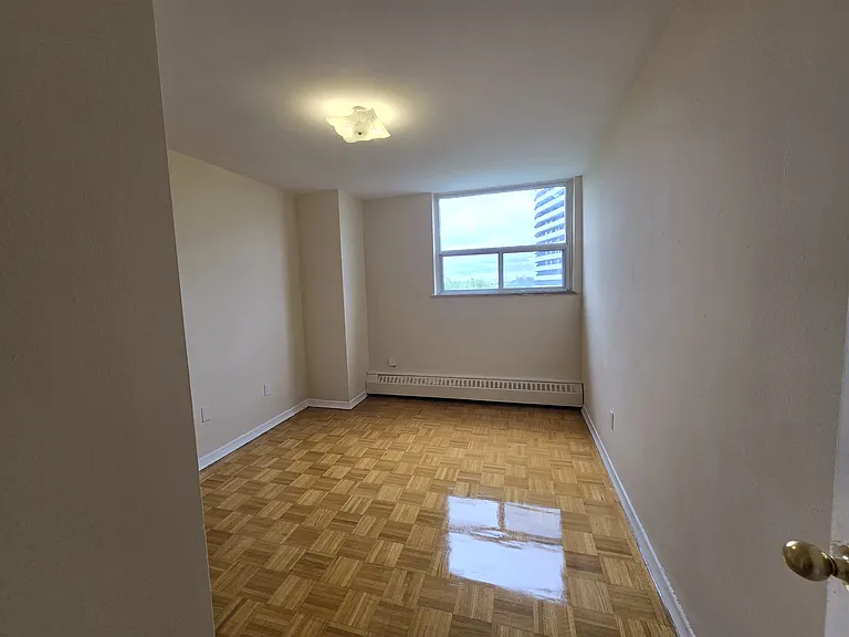 5950 Bathurst St #709 — Photo 13