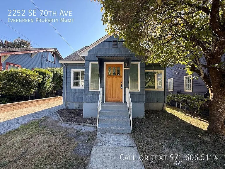 2252 SE 70th Ave — Photo 1