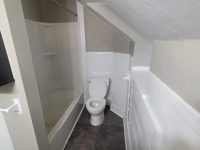 1327 Summit Ave — Photo 8