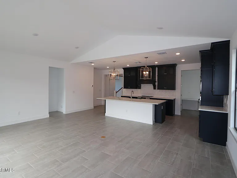 1063 E Zion Way — Photo 6