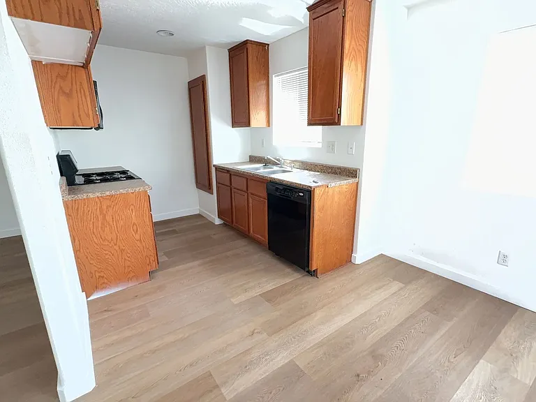 209 E. Grace St — Photo 13