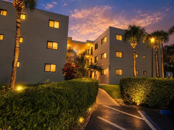 5370 Las Verdes Circle #304, Delray Beach, FL 33484