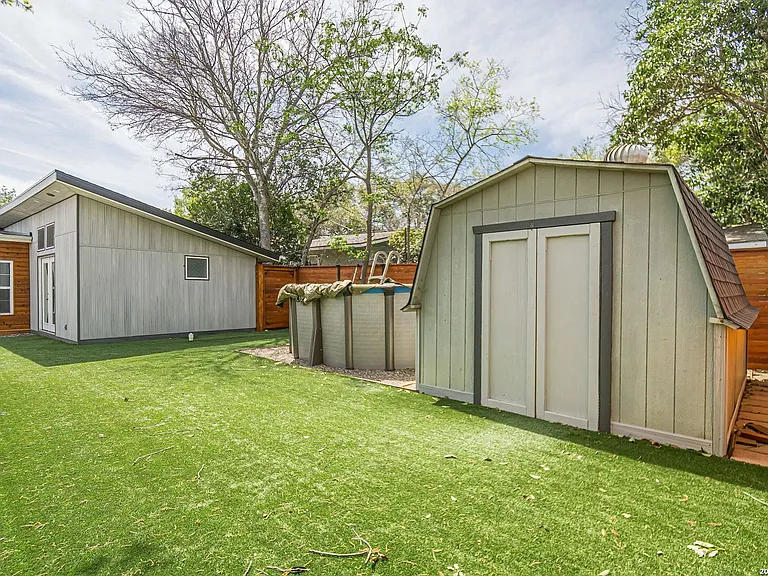227 Devonshire Dr — Photo 50