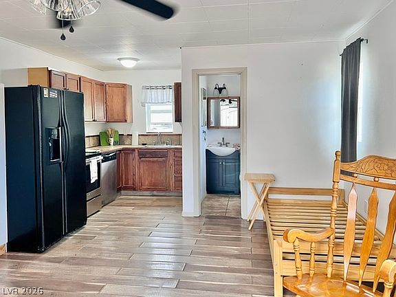 3rd image of 705 A Ave #1/2