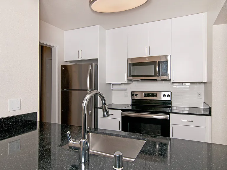 State of the Art Kitchen | Summit at Sausalito | Luxury Apartments at Sausalito, CA