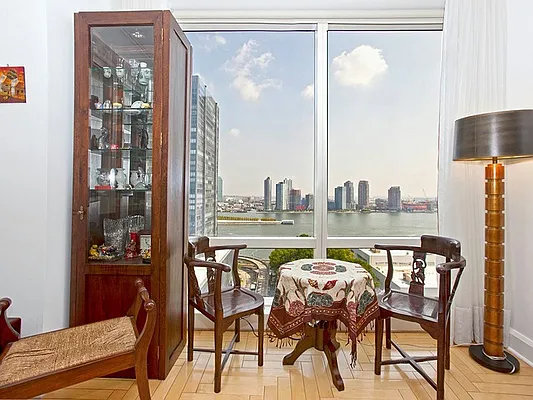 Sold by Sotheby's International Realty | media 4