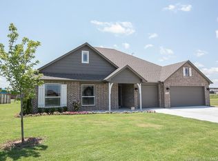 7025 E Oak Ridge St, Broken Arrow, OK 74014
