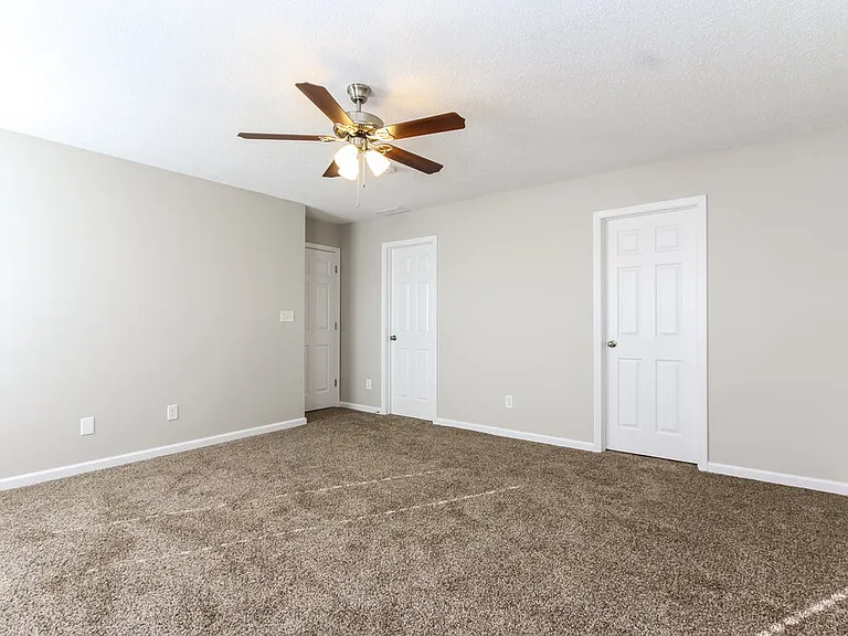 672 Cloverfield Ln — Photo 6