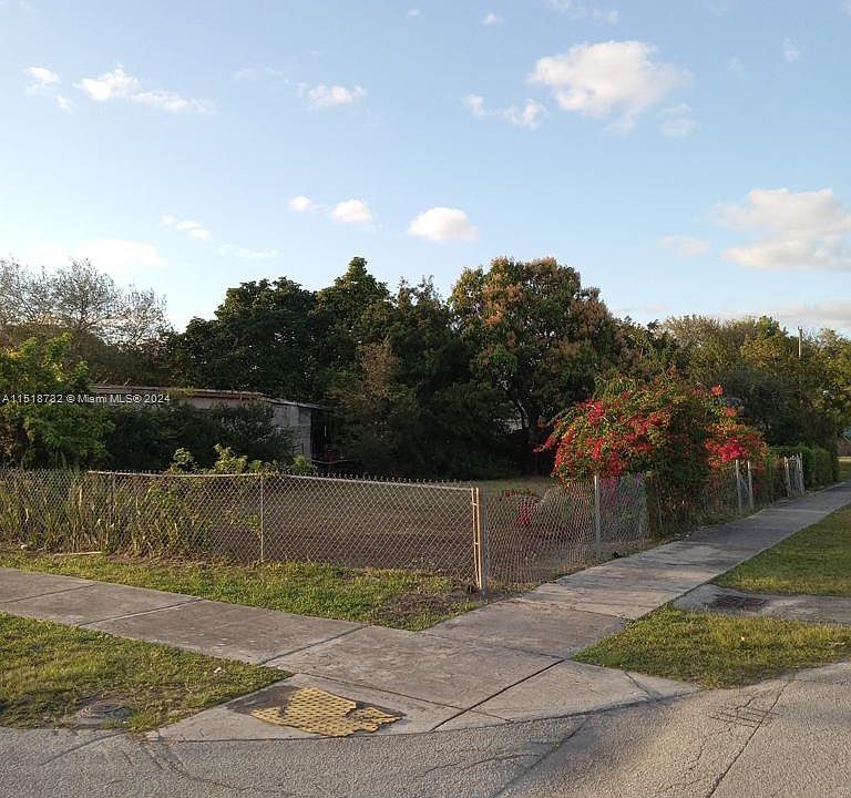 1st image of 1901 NW 51st Ter