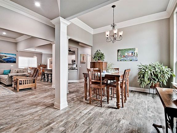 3rd image of 304 S Briarhill Dr