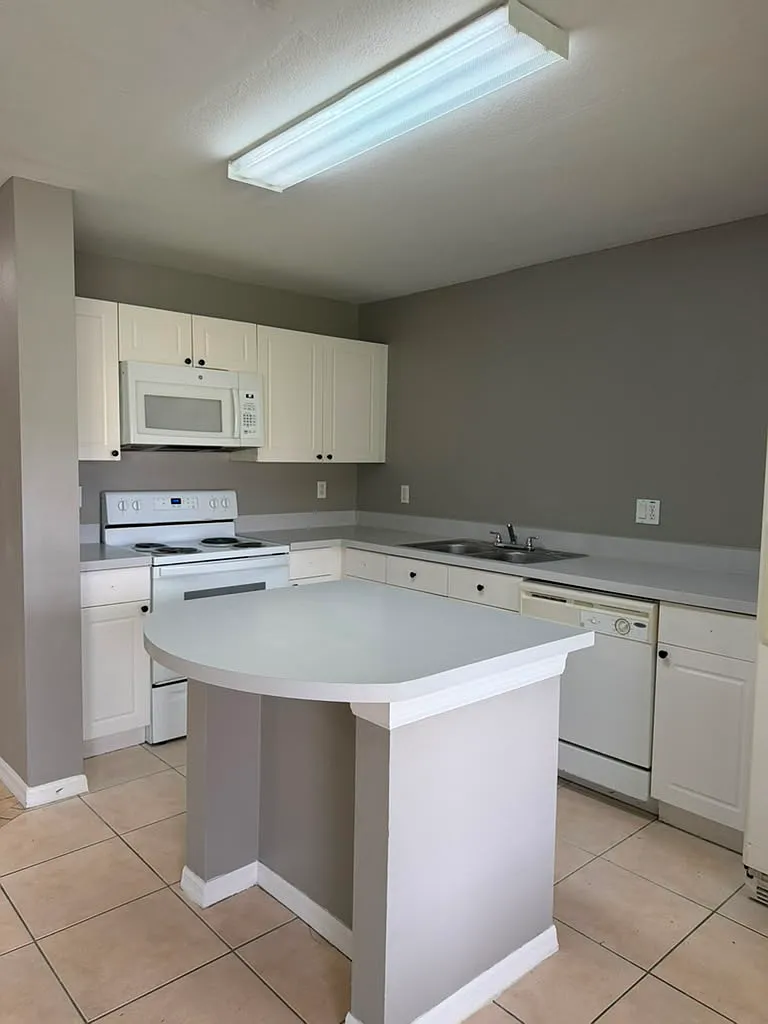 4 bed, 1880 sqft, $2,150 — Photo 3