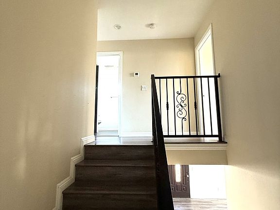 4th image of 424 W 2nd St Unit A