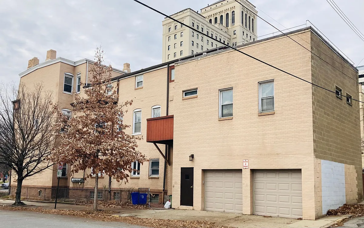 Building Photo - 1000 Cedar Ave #4