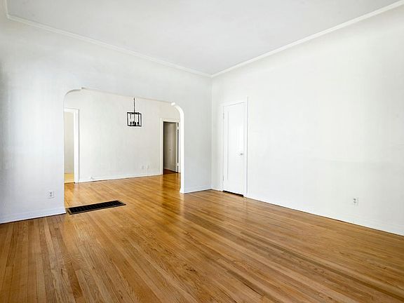 3rd image of 450 1/2 N Ogden Dr