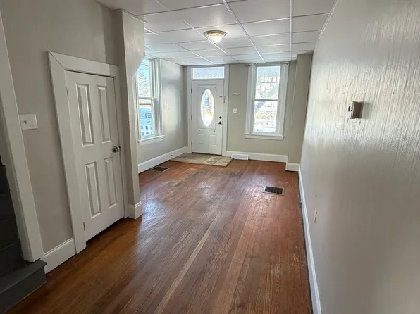 211-213 W Main St, Hummelstown, PA 17036