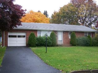 634 Maplewood Rd, Coopersburg, PA 18036