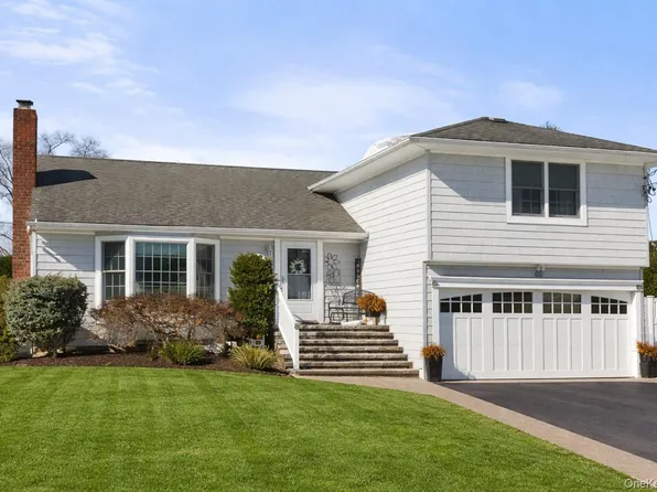 40 Wagstaff Lane, West Islip, NY 11795