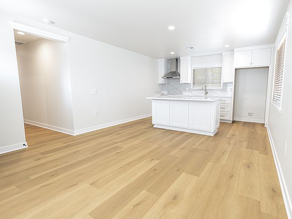 3rd image of 315 N Poplar Ave