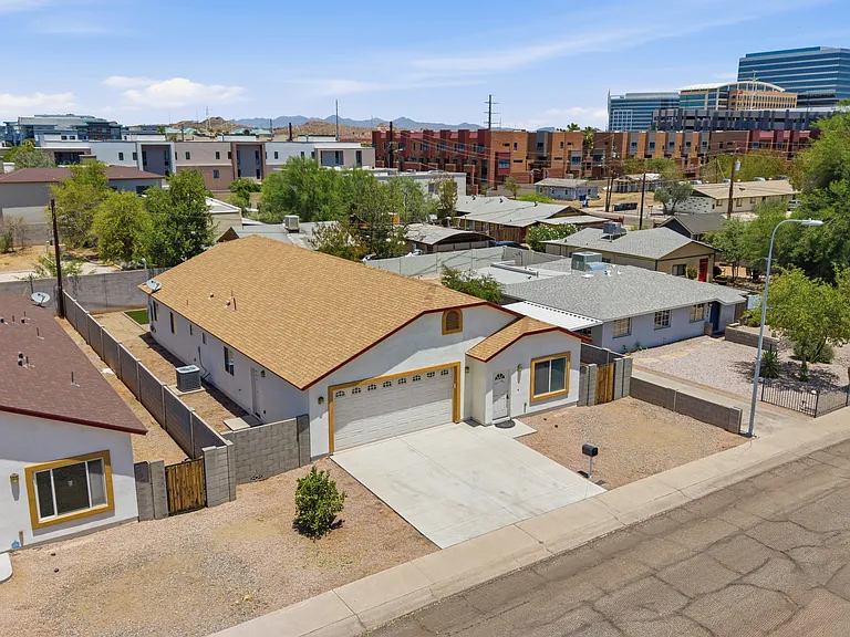 512 W Brown St — Photo 47
