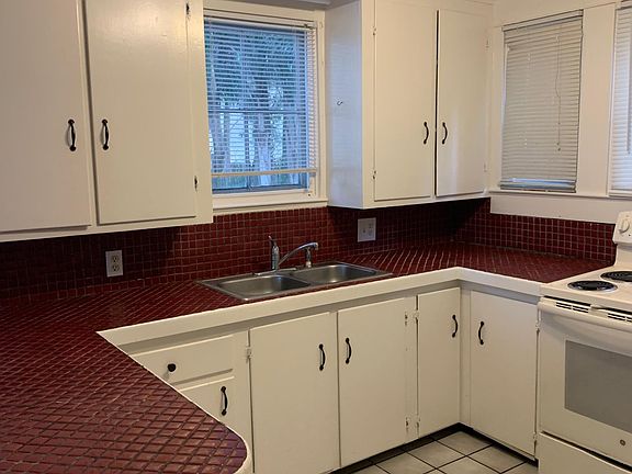 4th image of 721 1/2 Putnam Ave