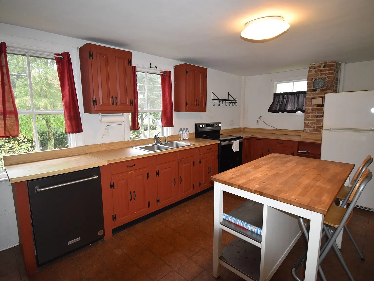 2 bed, 2.0 bath, 1330 sqft, $3,300 — Photo 3