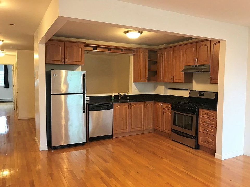 1st image of 330 Park Pl APT 3