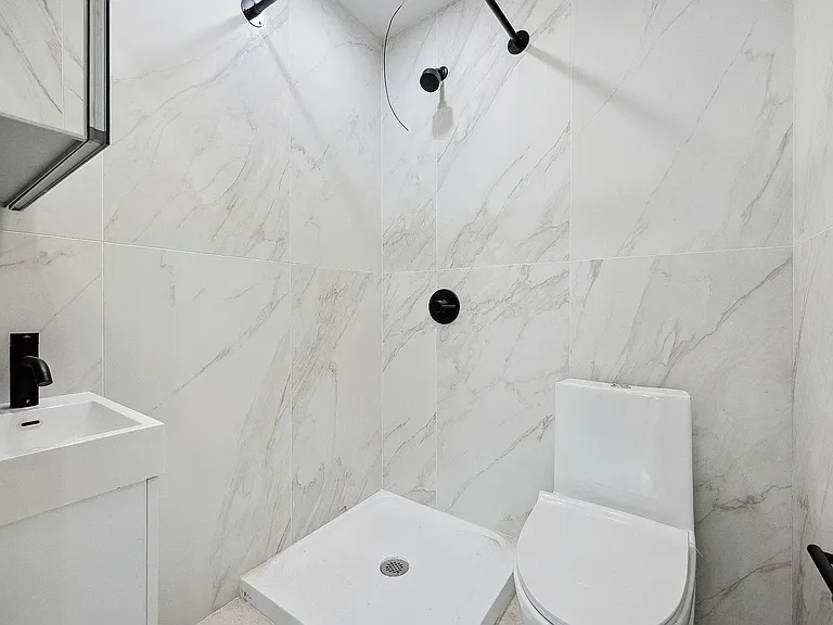 585 Park Pl #1A — Photo 7