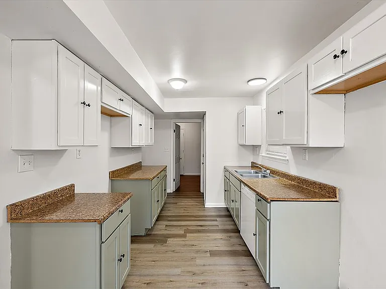 219 Ashland St — Photo 14