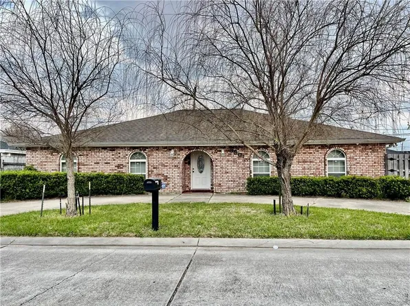 3901 Mumphrey Rd, Chalmette, LA 70043