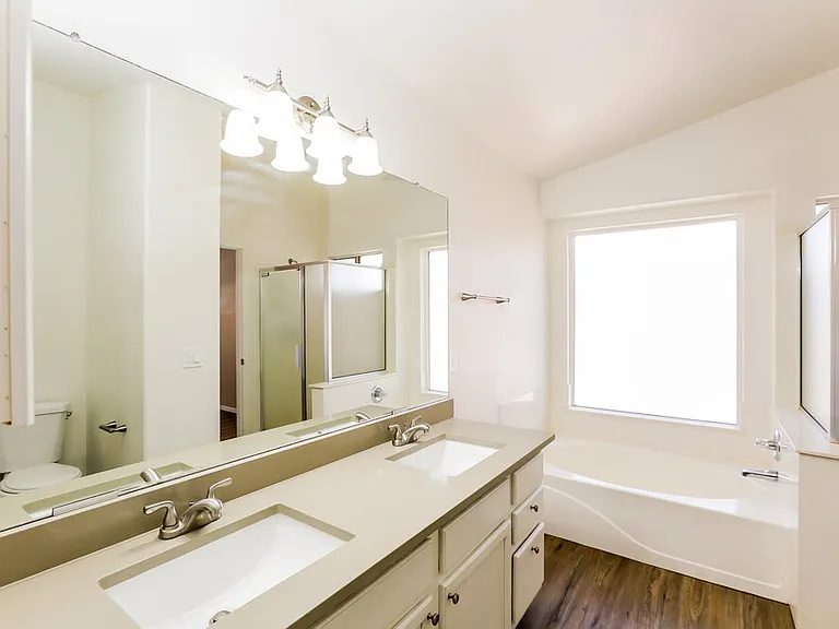 1058 S Sierra St — Photo 14