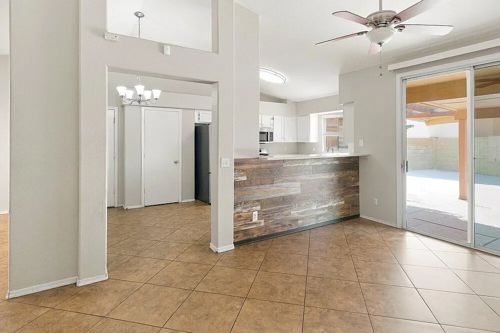 3 bed, 2.0 bath, 1221 sqft, $1,955 — Photo 4