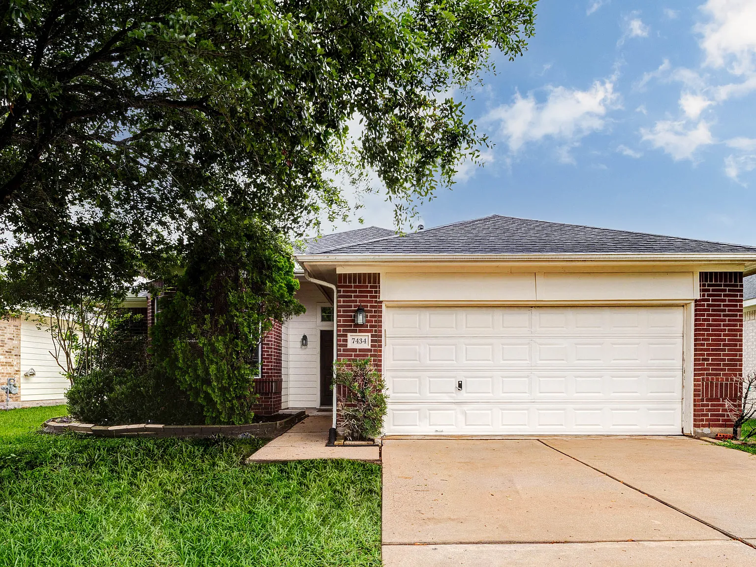 3 bed, 1533 sqft, $1,975 — Photo 1