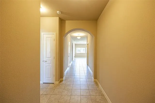 1141 Kingston Ct — Photo 3