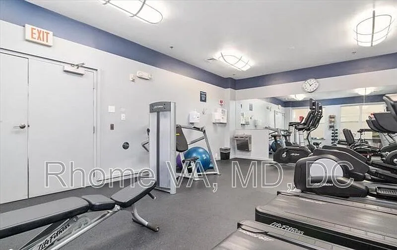 1 bed, 1.0 bath, 776 sqft, $1,950 — Photo 3